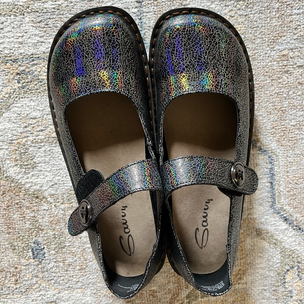 Savvy Jane Nursing Shoe in Black & Silver